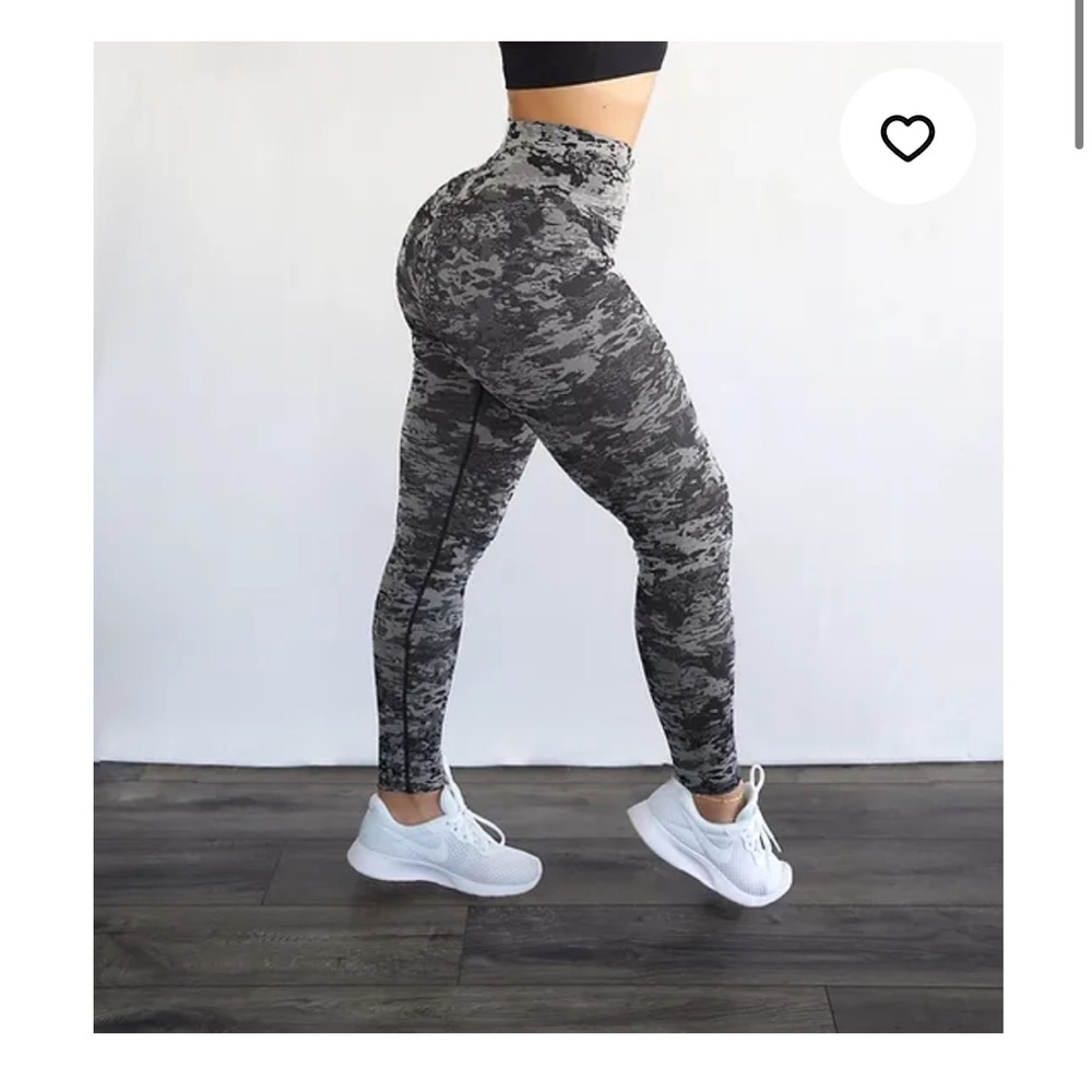 Black camo seamless leggings